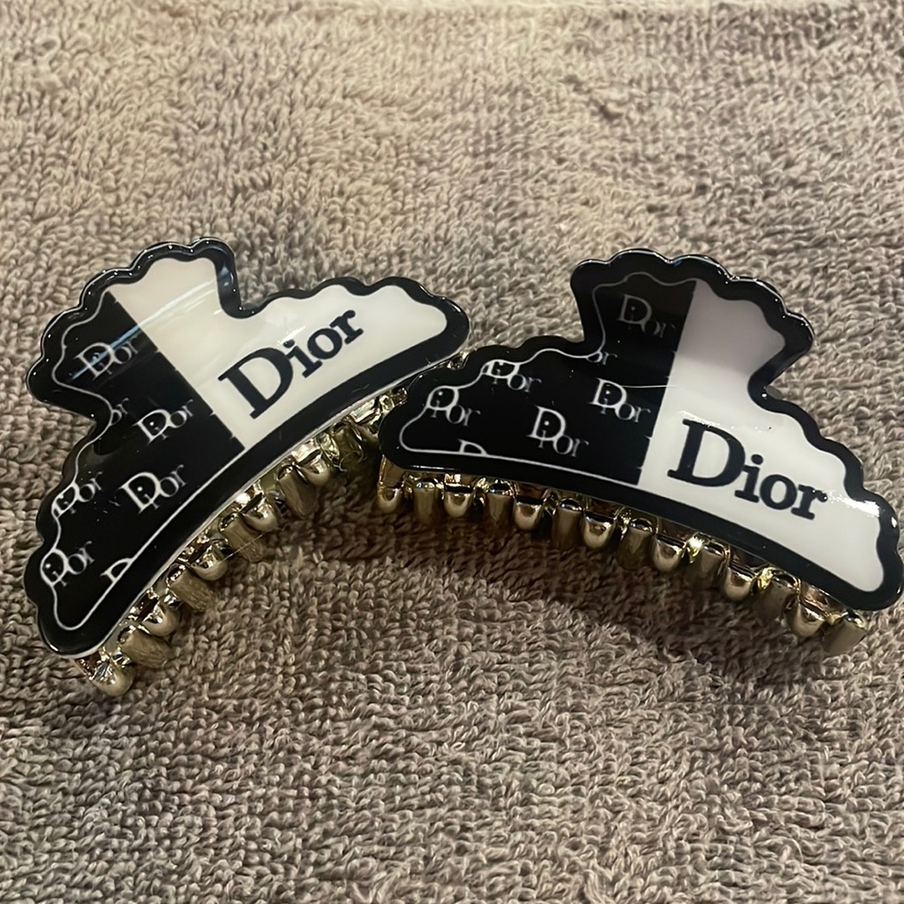 2 piece D@or claw hair clips